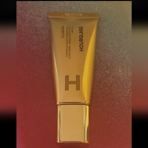 Hourglass Illusion Luminous Glow Foundation 10